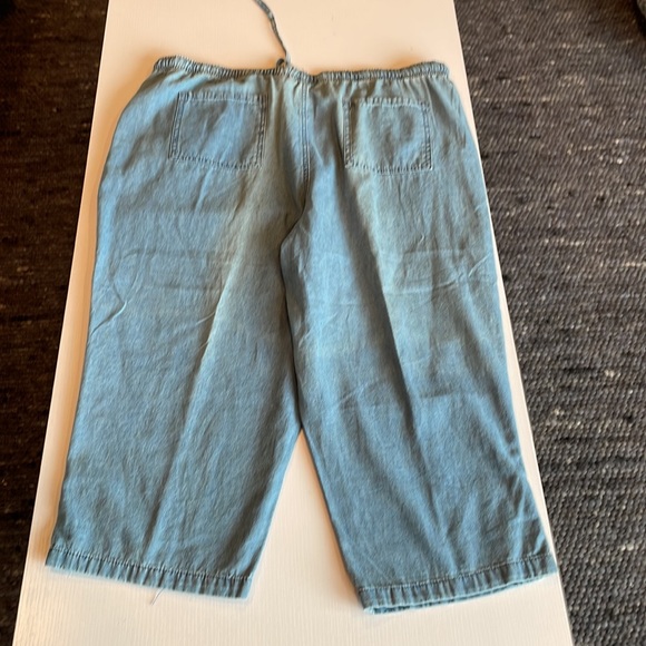 Waist 20-23” rise 13 inches inseam 20 inches cute little buttons detail on Leg - Picture 1 of 10